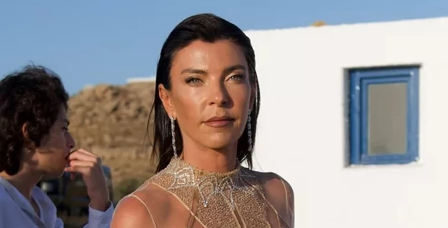 Η Μαρίνα Βερνίκου αγνώριστη με νέο look: Απίστευτα εντυπωσιακή με κατάξανθο μαλλί
