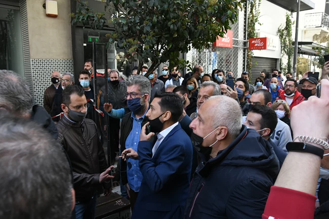 Αποδοκιμασίες κατά Πέτσα