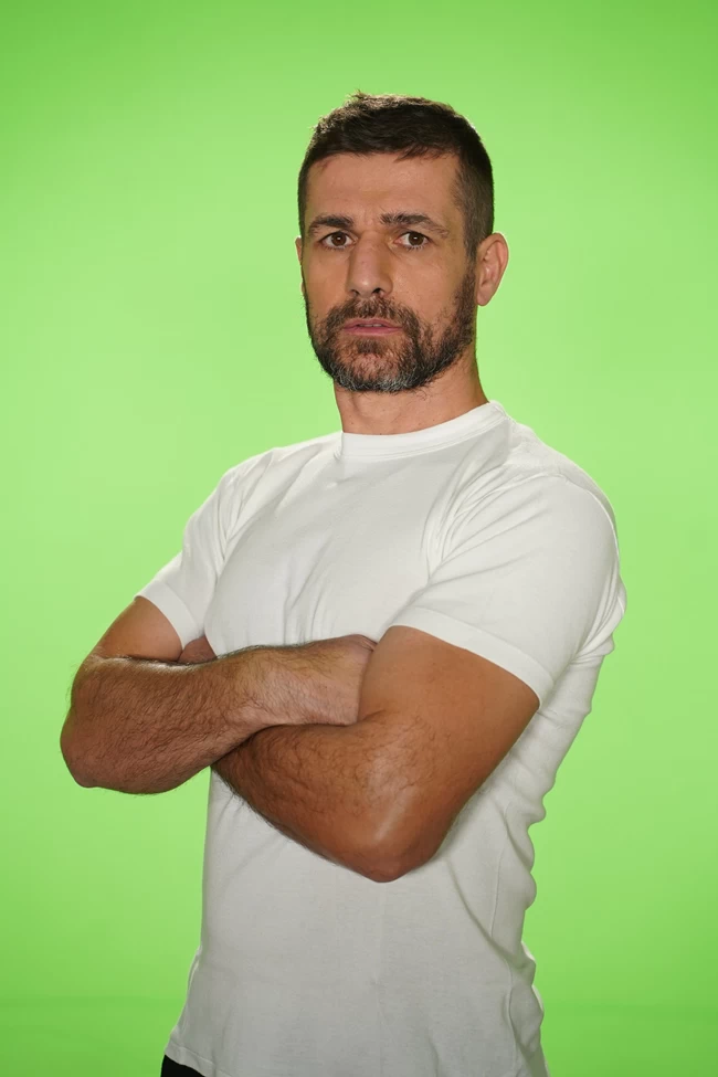 Survivor: Πολεμικό κλίμα - Δείτε την πρώτη μονομαχία "Διάσημων" & "Μαχητών" Μιχάλης Αρναούτης