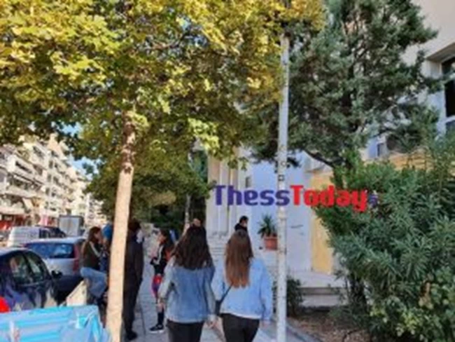 Θεσσαλονίκη: Βανδάλισαν και έκλεψαν υπολογιστή σε σχολείο με κατάληψη