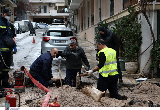 Συναγερμός στο Παγκράτι: Βρέθηκε η διαρροή αερίου - Δεν υπάρχει κίνδυνος έκρηξης - Αποκλεισμένη η περιοχή