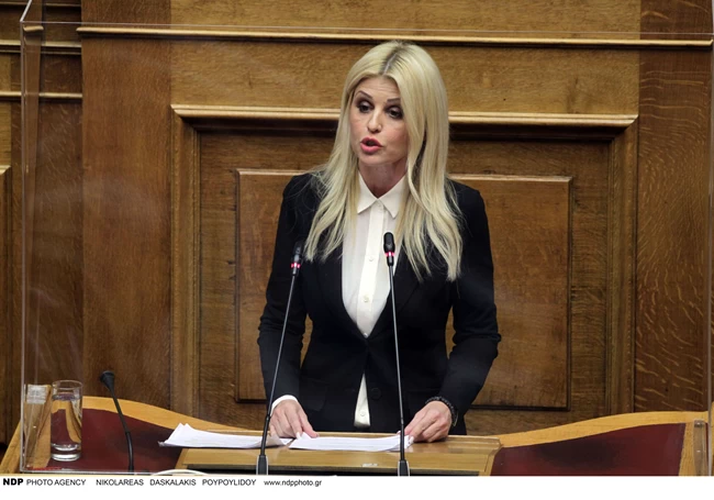Έλενα Ράπτη