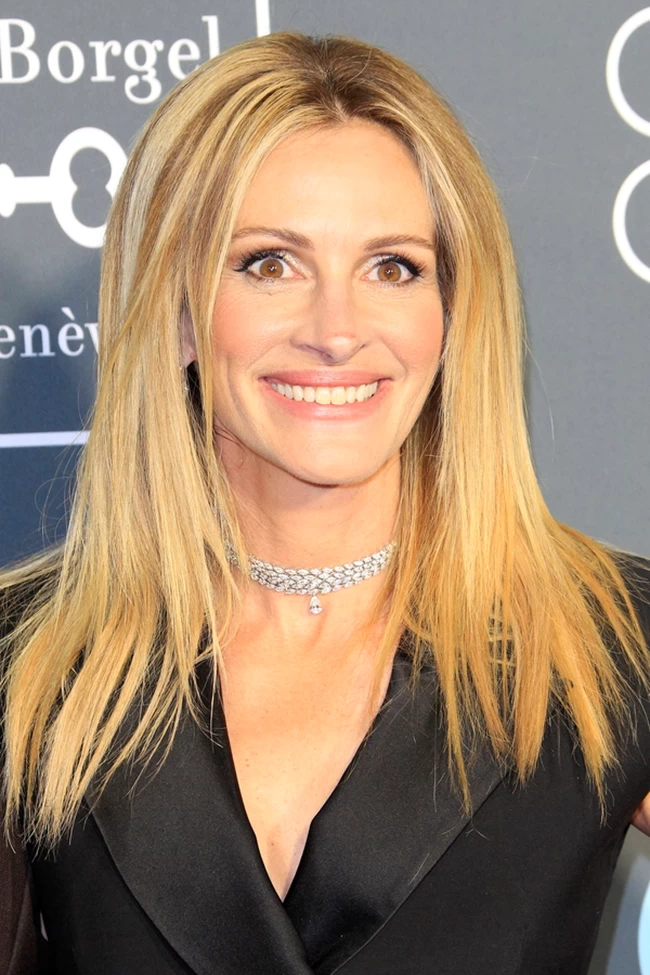 JULIA ROBERTS