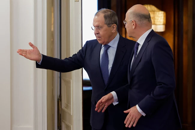 Δένδιας σε Λαβρόφ: Η Τουρκία είναι η μοναδική χώρα στον πλανήτη που απειλεί με πόλεμο τον γείτονά της