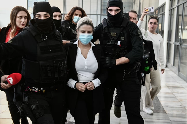 Επίθεση με βιτριόλι: Εφτασε η ώρα της απόφασης - Στο δικαστήριο η Ιωάννα και η κατηγορούμενη