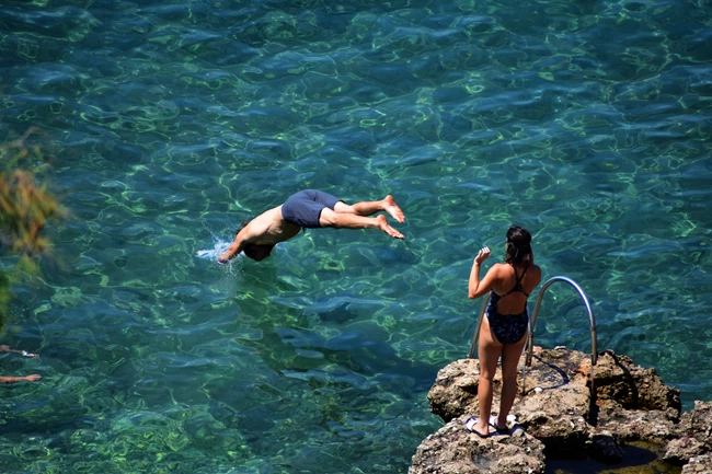 Ακρως καλοκαιρινό το τριήμερο του Αγίου Πνεύματος - Πού θα φτάσει ο υδράργυρος τους 32 βαθμούς