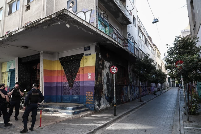 ΘΕΑΤΡΟ ΕΜΠΡΟΣ