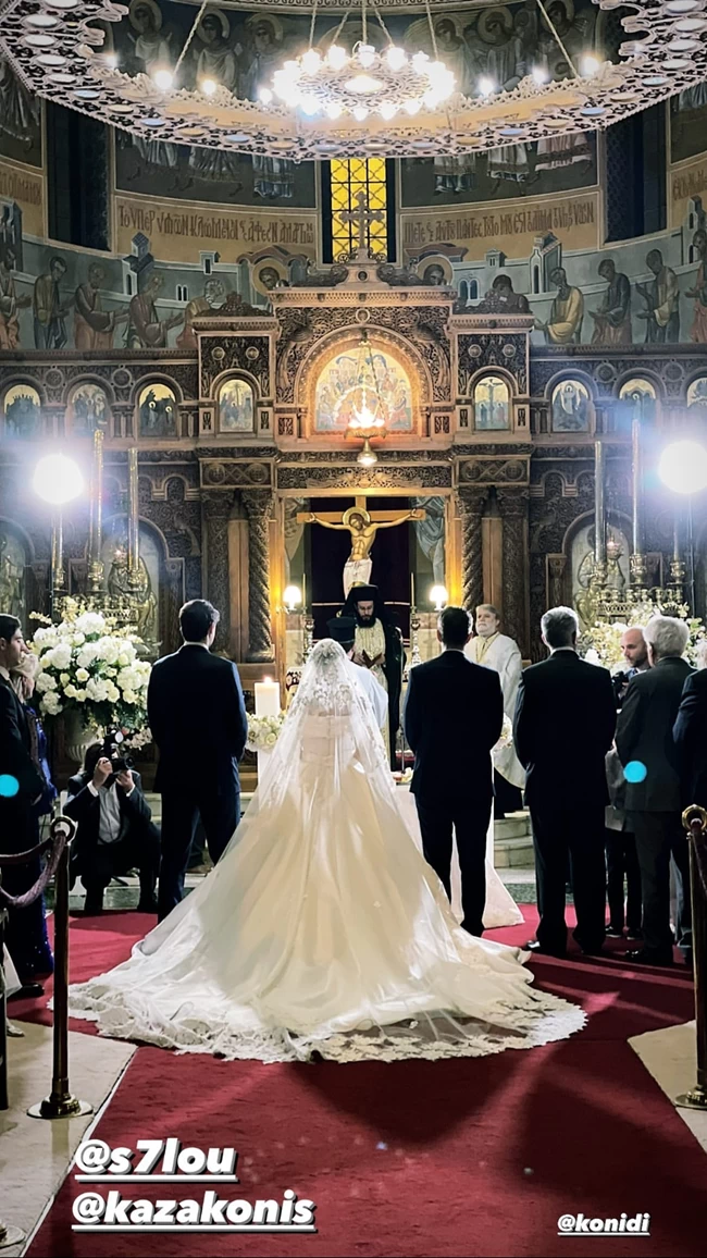 Μάρα Ζαχαρέα: Με δίχρωμο φόρεμα Celia Krithariotti σε δεξίωση γάμου στη Μεγάλη Βρετανία