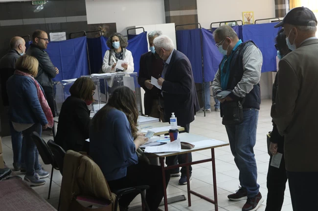 ΠΑΣΟΚ - Κίνημα Αλλαγής: Ουρές και μεγάλη προσέλευση για την επιστροφή του πράσινου ήλιου