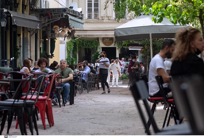 Άνοιξε η εστίαση: Γεμιζουν καφέ και εστιατόρια - Εικόνες από τα πρώτα...σερβιρίσματα