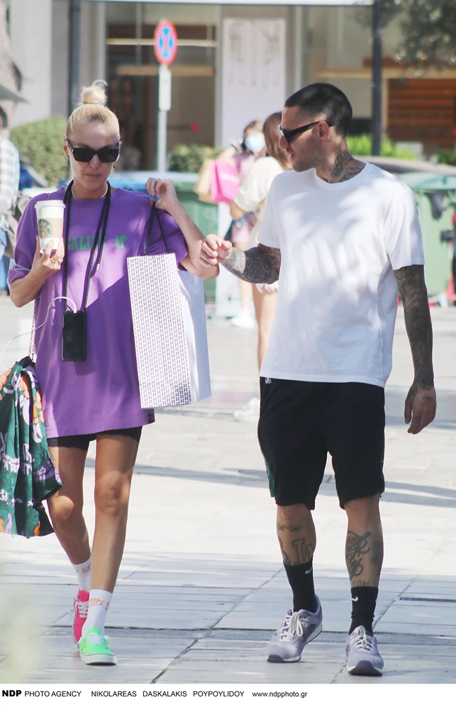 Τάμτα – Πάρις Κασιδόκωστας: Stylish με αθλητικό look στη Μύκονο - Το rainbow look