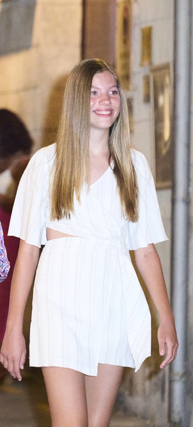 LETIZIA LEONOR