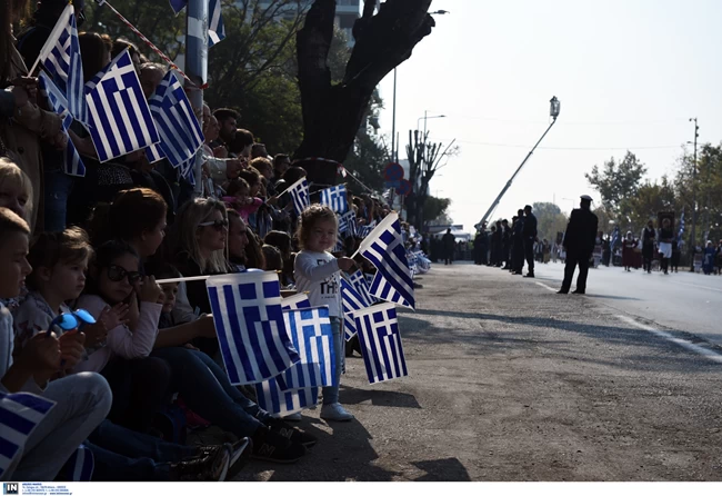 Καιρός: "Ανοιξιάτικο" το σκηνικό την 28η Οκτωβρίου - Πού θα γίνει η παρέλαση με βροχές