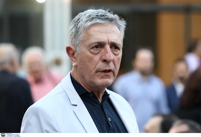 Η μεγαλειώδης κωλοτούμπα του Στέλιου Κούλογλου- Πώς από την κριτική στον Τσίπρα, έφθασε στην ταπεινωτική συγνώμη