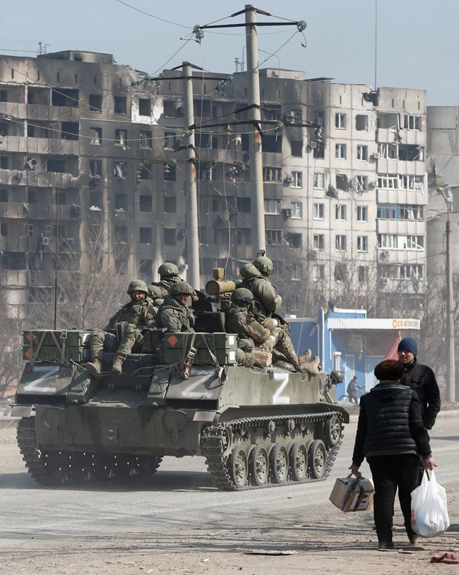 Ουκρανία: Δεκάδες χιλιάδες οι νεκροί στη Μαριούπολη, λέει ο Ζελένσκι - Οι Ρώσοι ετοιμάζουν νέα επίθεση στο Ντονμπάς
