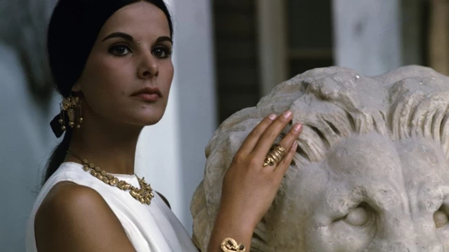 Ελενα Ναθαναήλ -15 χρόνια χωρίς τη θεά των '70s: Η ντάμα σπαθί του ελληνικού σινεμά - Σπάνιες φωτό από τη ζωή της