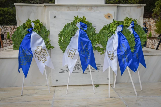 ΦΛΩΡΟΣ ΠΕΣΟΝΤΕΣ ΝΑΥΤΙΚΟΎ