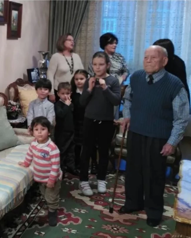 Ισπανία: Πέθανε στα 113 του χρόνια ο γηραιότερος άνθρωπος στον κόσμο - Ήταν τσαγκάρης του ισπανικού στρατού Ισπανία: Πέθανε στα 113 του χρόνια ο γηραιότερος άνθρωπος στον κόσμο - Ήταν τσαγκάρης του ισπανικού στρατού