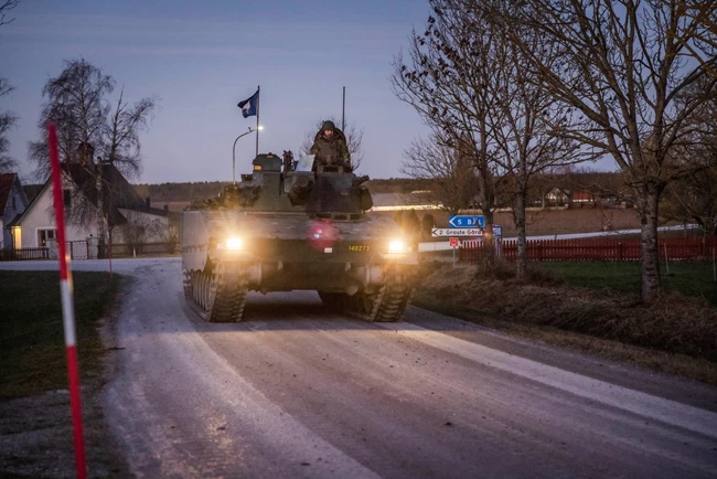 Πόκερ πολέμου στην Ουκρανία: Το ΝΑΤΟ στέλνει μαχητικά αεροσκάφη και φρεγάτες -  "Κινητοποίηση και του ουκρανικού στρατού"