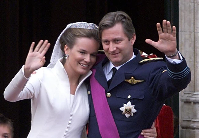 Βασίλισσα Ματθίλδη: Οι δύο γάμοι με το ίδιο νυφικό και το δανεικό πέπλο