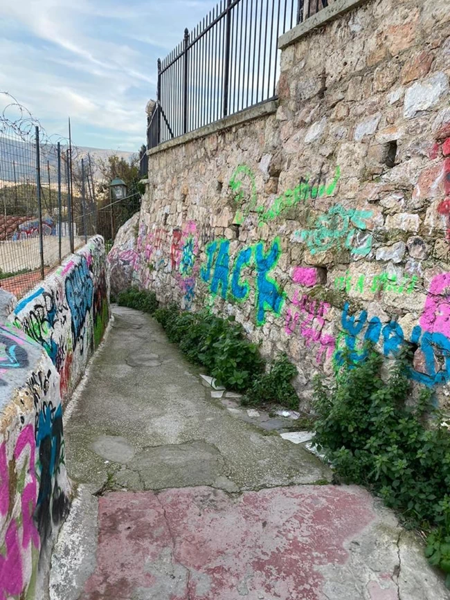 ΑΝΑΦΙΩΤΙΚΑ