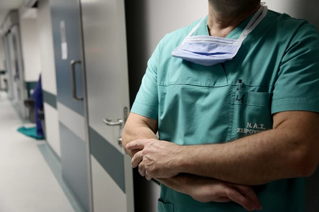 Δύσκολο παζλ τα μέτρα για τον κορονοϊό: "Πάει πίσω" το lockdown των ανεμβολίαστων για τον φόβο των αντιδράσεων