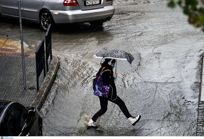 Χαλάει ο καιρός την Τετάρτη με μπόρες, χαλάζι και κεραυνούς - Πού θα "χτυπήσουν" τα έντονα φαινόμενα