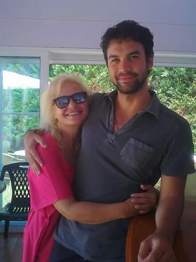 Αγγελική Νικολούλη: Ο γιος της Κωνσταντίνος Μοσούλης την αποθεώνει στο instagram Αγγελική Νικολούλη: Ο γιος της Κωνσταντίνος Μοσούλης την αποθεώνει στο instagram