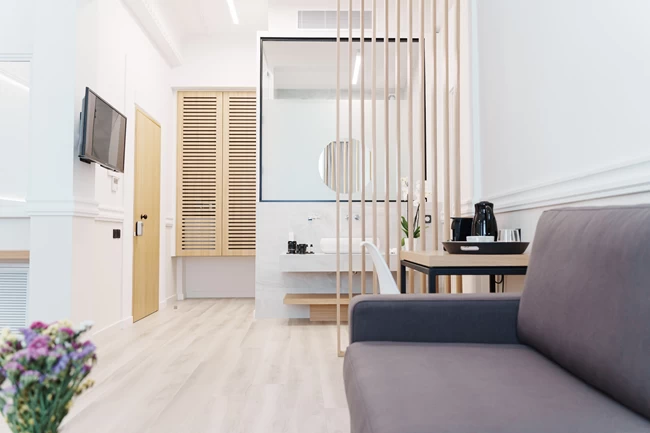 Aria Hotels: Στο χαρτοφυλάκιό τους οι σουίτες του νεοκλασικού Agora Athens Suites [εικόνες]