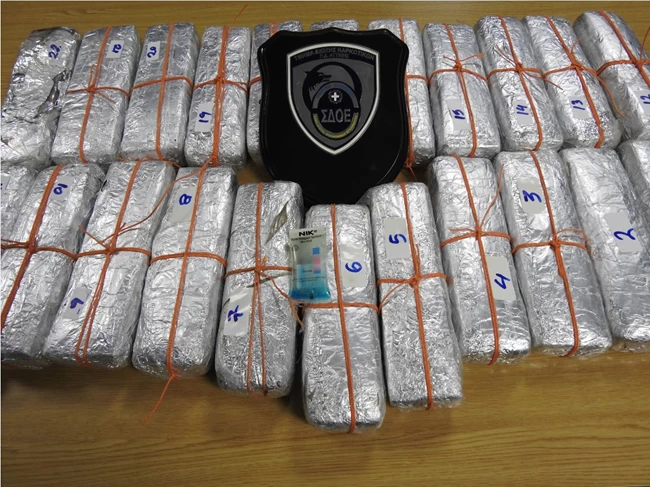 Πειραιάς: Βρέθηκαν 13 κιλά κοκαΐνης σε κοντέινερ με μπανάνες Ισημερινού [εικόνες]