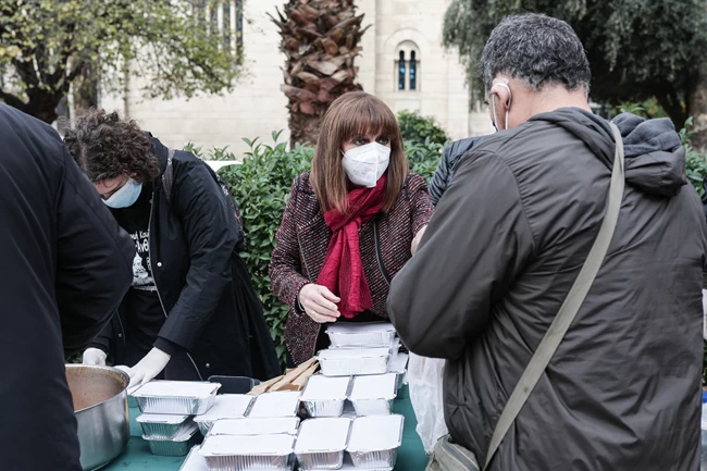 Γεύματα αγάπης μοίρασε η Κατερίνα Σακελλαροπούλου- Μαζί με την κοινωνική κουζίνα "Ο Αλλος Ανθρωπος"