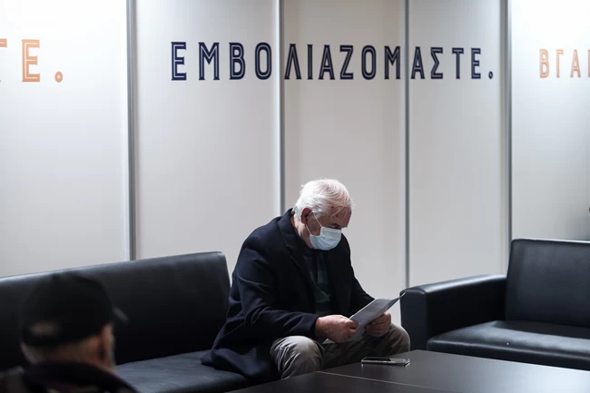 Εμβολιασμοί: Αυτές είναι οι ευπαθείς ομάδες που παίρνουν σειρά - Πότε μπορούν να κλείσουν ραντεβού