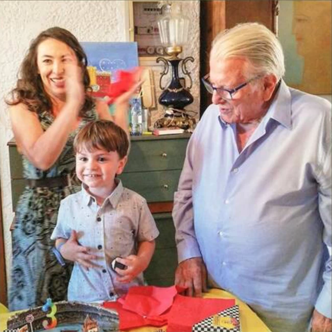 Ο Κώστας Βουτσάς και η απόφασή του να γίνει πατέρας στα 84 του χρόνια