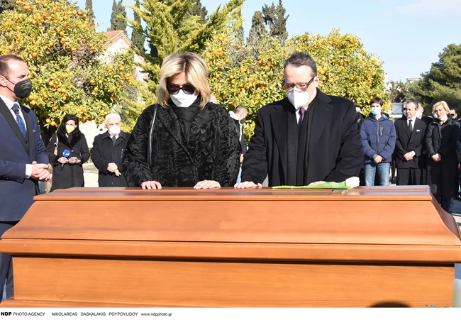 ΚΗΔΕΙΑ ΚΟΝΤΟΜΗΝΑ