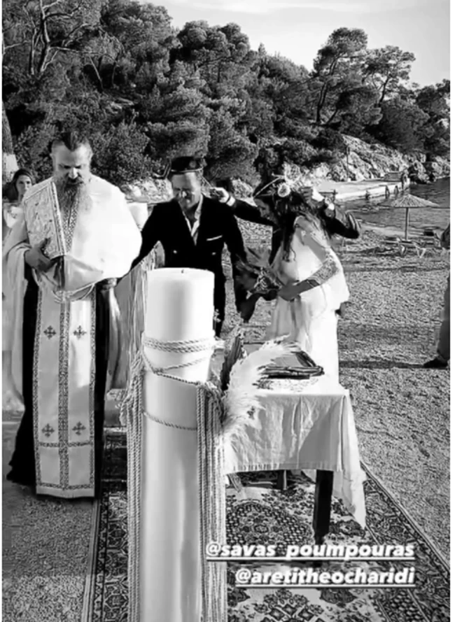 Το ρομαντικό boho νυφικό της Αρετής Θεοχαρίδη με τα αέρινα δαντελένια μανίκια καμπάνες