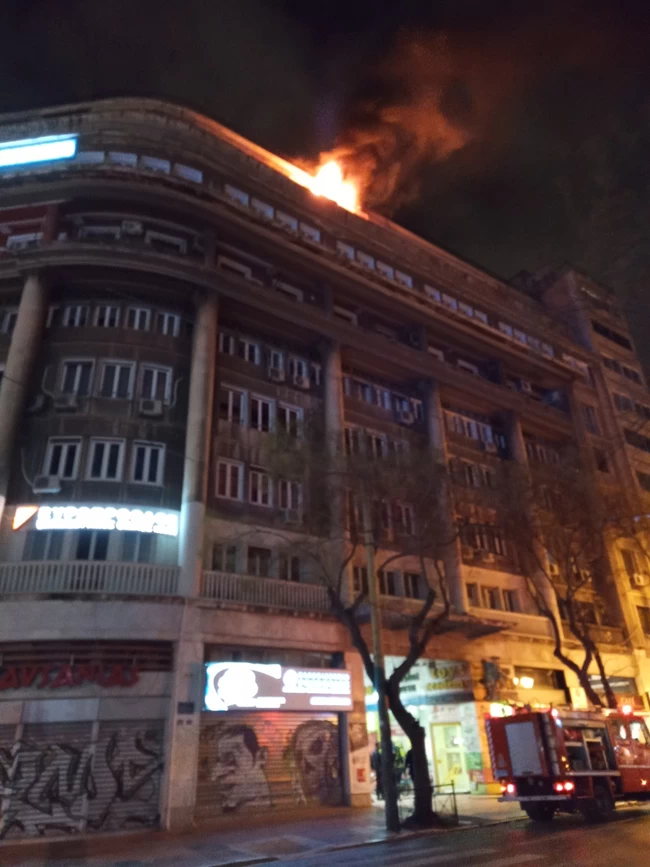Φωτιά σε διαμέρισμα στο κέντρο της Αθήνας