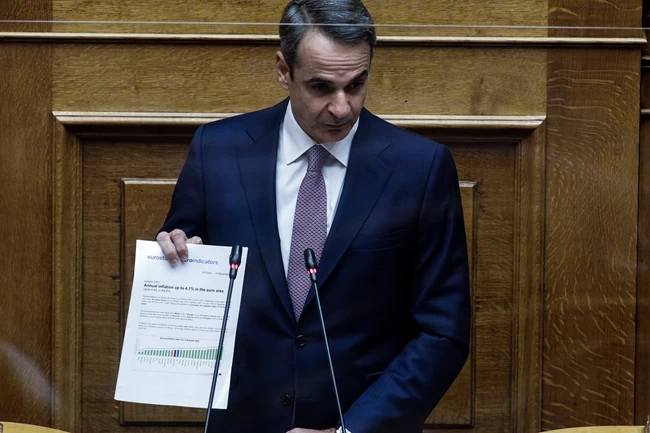 Εκτακτα μέτρα από Μητσοτάκη: 900 ευρώ bonus στους υγειονομικούς - 250 ευρώ σε χαμηλοσυνταξιούχους και αναπήρους