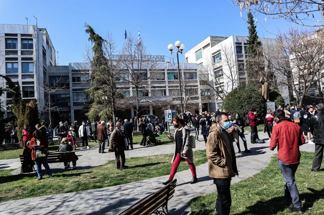 Παπαζάχος: Υπάρχει φόβος για ισχυρό μετασεισμό στην Ελασσόνα - Ο κόσμος να μείνει έξω από τα σπίτια