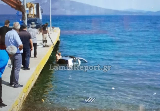 Αυτοκίνητο έπεσε στη θάλασσα-Αρκίτσα