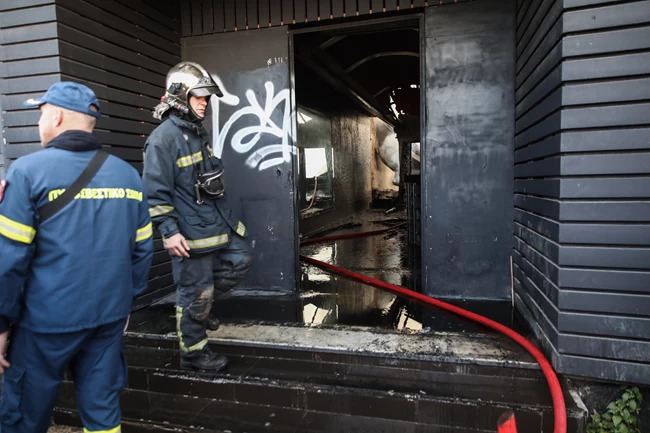 ΦΩΤΙΑ ΠΕΙΡΑΙΩΣ