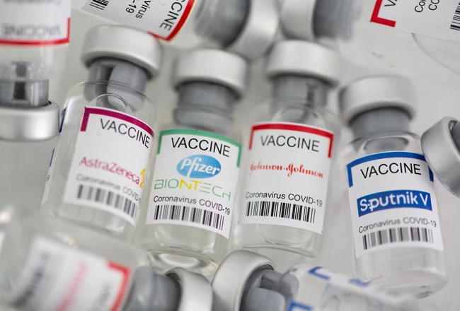 Εμβόλια κορονοϊού: Πριν ακριβώς ένα χρόνο ξεκίνησε η παγκόσμια εκστρατεία - Πού βρισκόμαστε σήμερα