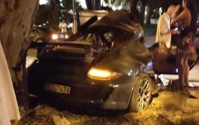 Νεκρός σε τροχαίο ο γνωστός ράπερ Mad Clip - Η Porsche "καρφώθηκε" σε δέντρο [εικόνες - βίντεο]