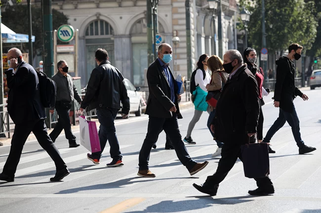 Αντίστροφη μέτρηση για το τέλος του lockdown: Την Τετάρτη οι ανακοινώσεις για υπερτοπικές μετακινήσεις, ωράριο και sms