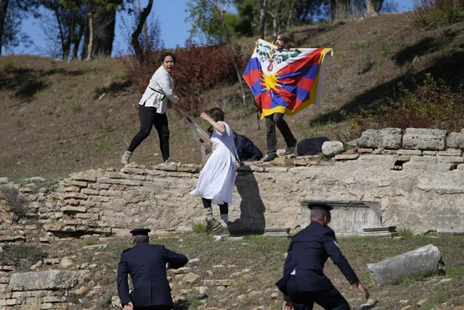 ΘΙΒΕΤΙΑΝΟΙ ΔΙΑΜΑΡΤΥΡΙΑ ΚΑΤΑ ΤΗ ΔΙΑΡΚΕΙΑ ΑΦΗΣ ΤΗΣ ΟΛΥΜΠΙΑΚΗΣ ΦΛΟΓΑΣ