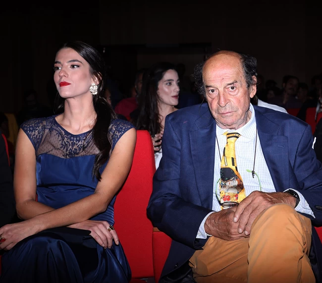 Νatural beauty: Η Aναστασία Παντούση φόρεσε το πιο αριστοκρατικό φόρεμα με τις πιο ιδιαίτερες γόβες