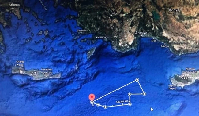Με στολή παραλλαγής ο αρχηγός ΓΕΕΘΑ στο ΚΥΣΕΑ: "Όλα θα πάνε καλά"