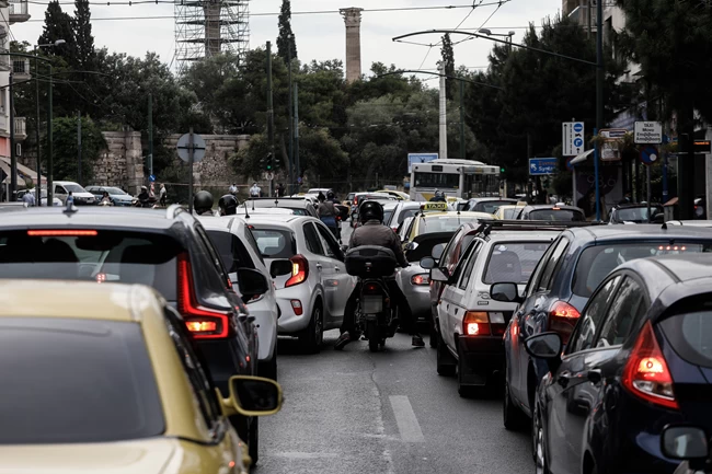 Μποτιλιάρισμα στην Αθήνα - Οι δρόμοι που είναι στο "κόκκινο"