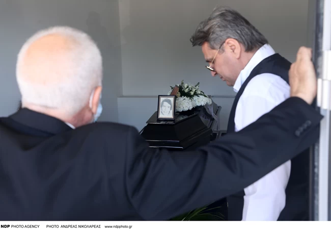 Δάκης: Συντετριμμένοι συγγενείς και φίλοι στο τελευταίο "αντίο" στον ερμηνευτή του καλοκαιριού ΚΗΔΕΙΑ ΔΑΚΗ