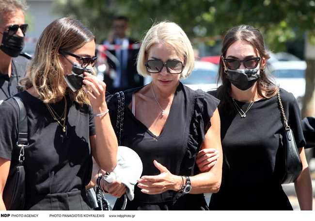 Κηδεία Κωνσταντίνου Μίχαλου: Ηταν όλοι εκεί, συγγενείς, φίλοι, ο πολιτικός και επιχειρηματικός κόσμος