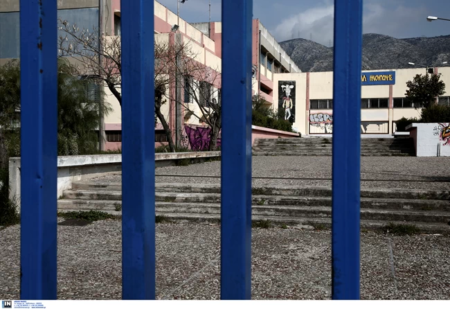 Λουκέτο σε 286 σχολεία της χώρας: 86 λόγω κορονοϊού - 200 τελούν υπό κατάληψη - Ολη η λίστα